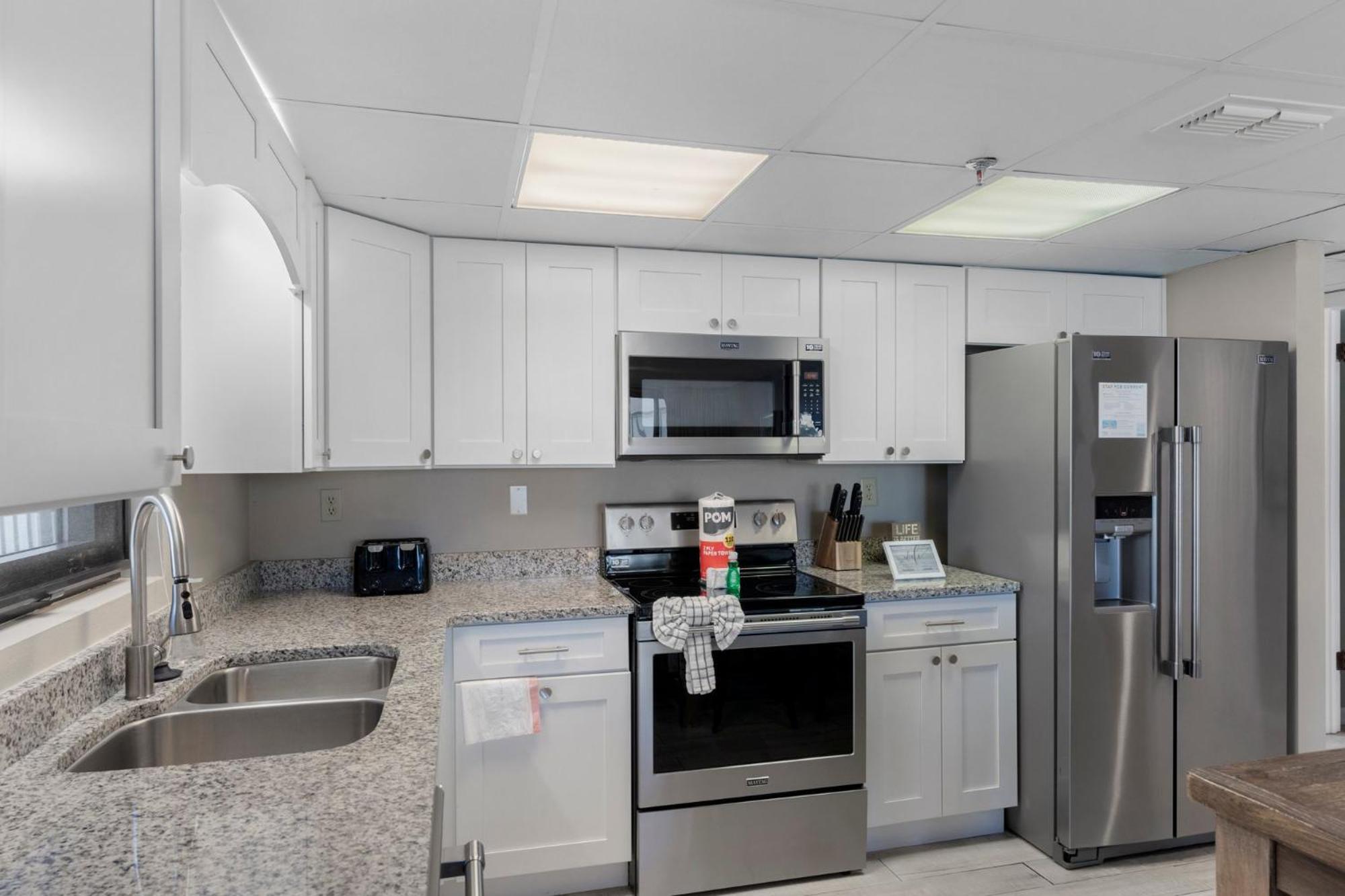 Watercrest 210- Sleeps 12 - Thomas Drive Retreat Apartment *