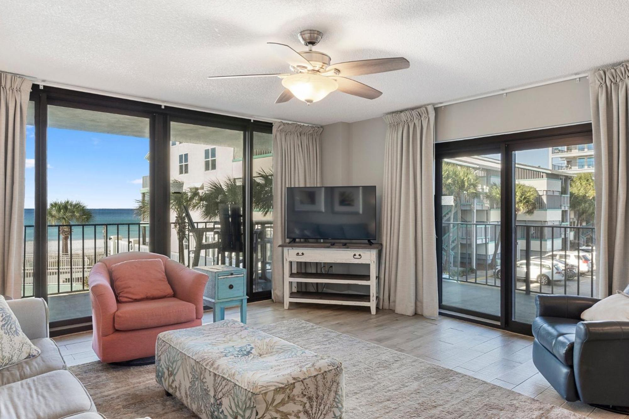 Watercrest 210- Sleeps 12 - Thomas Drive Retreat Apartment